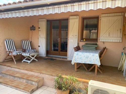 Maison mitoyenne avec climatisation et parking à Bormes-les-Mimosas - FR-1-251-877