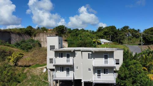 Anne's Emerald Tranquility Villas in ลาบอรี