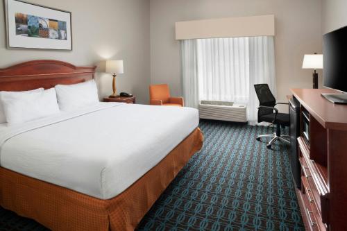 Fairfield Inn & Suites by Marriott Waco North - image 12