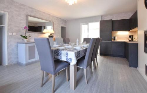 кухня, Maison Cosy Proche Mer in Lessay