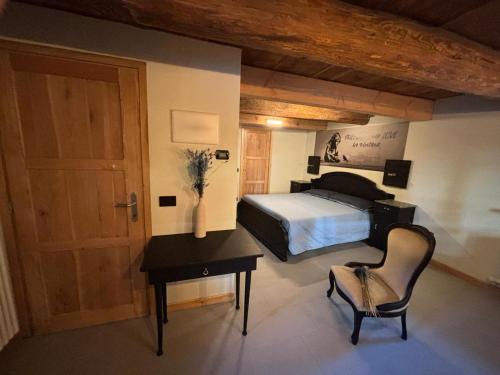 Riverside Room Joseph in Pontboset