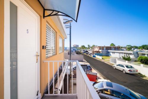 Buitenkant, 2bedroom Lux house Isla Verde with Private Patio by PH in Carolina