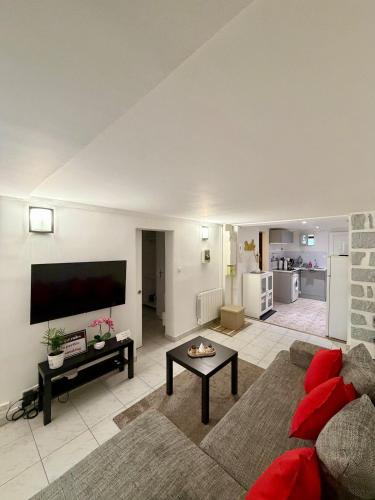 2 pièces tout confort, accès indépendant & PMR (2 pieces tout confort, acces independant & PMR) in Епине сюр Сен