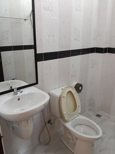 danghouse, Ban Chek (foto 8)