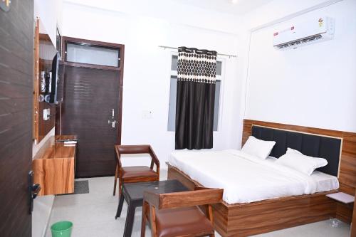 Hotel Sanjay palace in Brahmbad