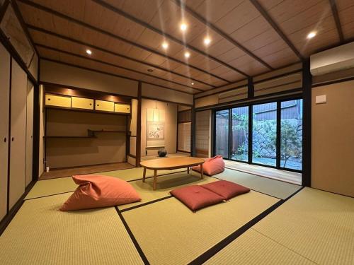 Authentic Kyoto Machiya Sleeps 7 Near Station