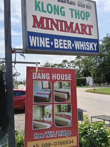 danghouse, Ban Chek