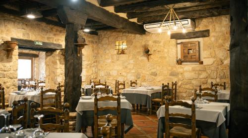 餐廳, Posada del Medievo in 馬德魯耶洛