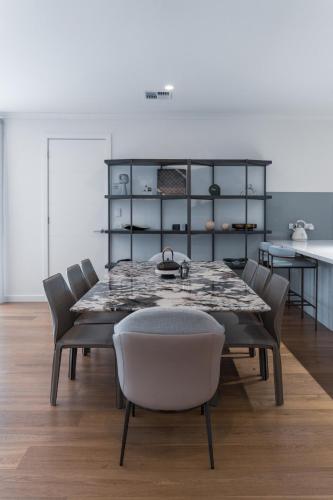 Luxury 4BR w Modern Kicthen & fantastic location in 萬提那