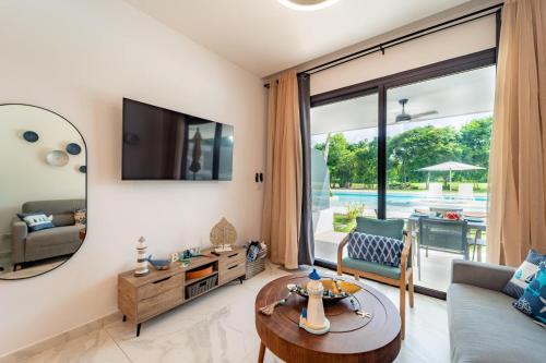 Aqua Fam Swim out Suite - Pool @ Cana Rock G 117