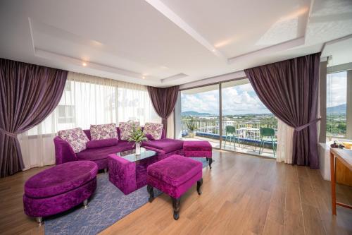 room detail thumbnail 1