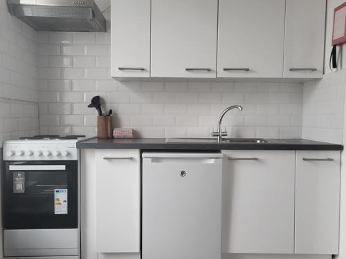 Quiet 1Br Retreat- Fast Internet- Walk-In Shower in Saint Luke's Cross
