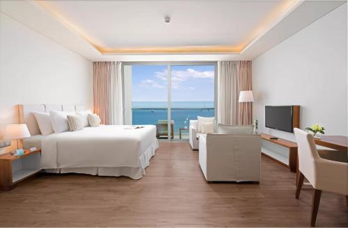 Luxury Ocean View Apartment near My Khe Beach in Da Nang — photo 2