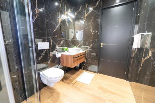 Romantic suite with jacuzzi in La Trinite