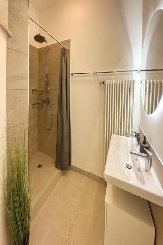 YFB-170m2 Apartment für bis zu 15, modern, 1min zu UBahn, Ruhige Lage, Parkplätze, WIFI, Netflix, Kindergerecht, Norimberk (fotografie 7)
