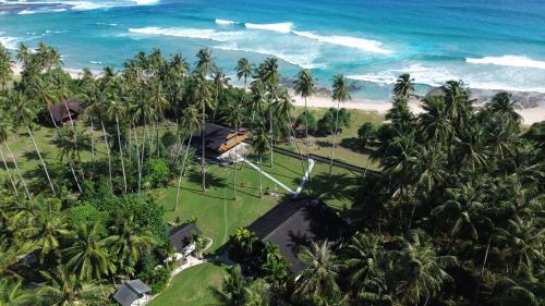 Ümbrus, Island Time Surf Resort in Kahat