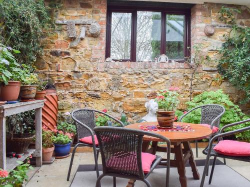 Exterior view, The Blacksmith Shop in Central Wight