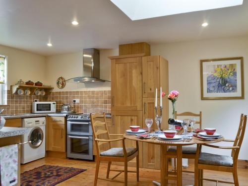 廚房, Old Stones in 格倫德文