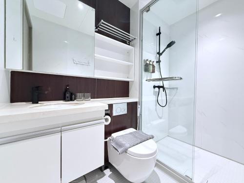 Shower, Bay Suites Kota Kinabalu by LAXZONE in City Center