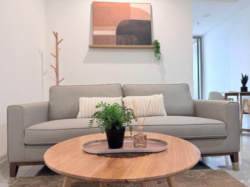 Guestroom, Bay Suites Kota Kinabalu by LAXZONE in City Center