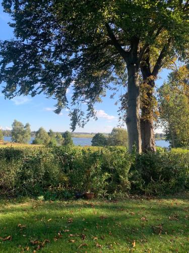 Stone house with direct access to Haraldsted Lake in 英斯特
