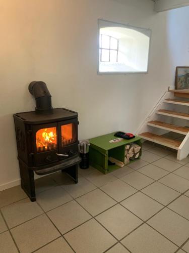 Stone house with direct access to Haraldsted Lake in 英斯特