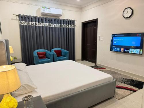 Cozy & Peaceful Rooms Near Lyallpur Galleria in Faisalabad