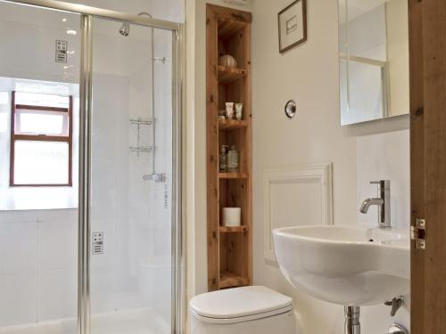 淋浴間, Old Stones in 格倫德文