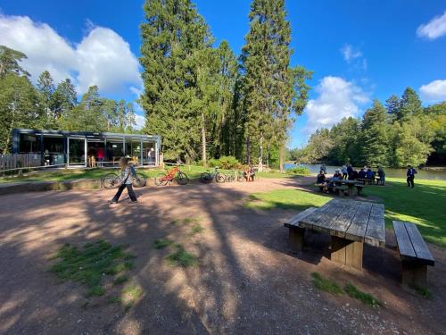 Létesítmények, Humbug House in Soudley