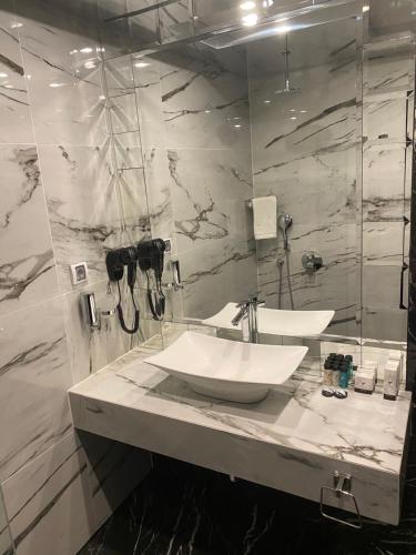 Two-Bedroom Deluxe Apartment with Balcony