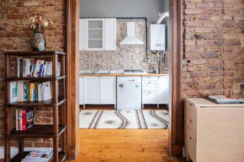 Grand Historic 3BD2Bath Galata Tower Pad! #408 - image 2