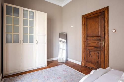 Grand Historic 3BD2Bath Galata Tower Pad! #408 - image 6