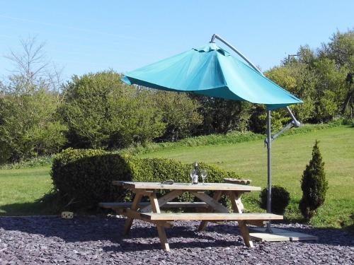 A szálláshely kívülről, Fossils End in Nottington