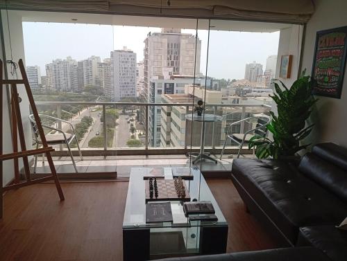 Large Oceanview Balcony Apartment in Miraflores