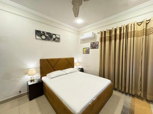Cozy & Peaceful Rooms Near Lyallpur Galleria in Faisalabad
