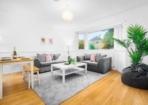 4 Bedroom Bungalow - Parking - Garden - Netflix - Sutton Coldfield 75C gîte à louer Roughley