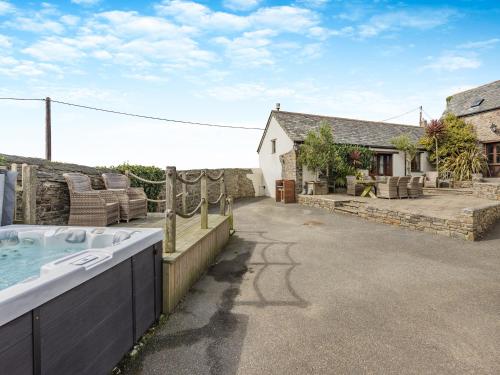 อ่างแช่น้ำร้อน, Atlantic House in วินส์ฟอร์ด