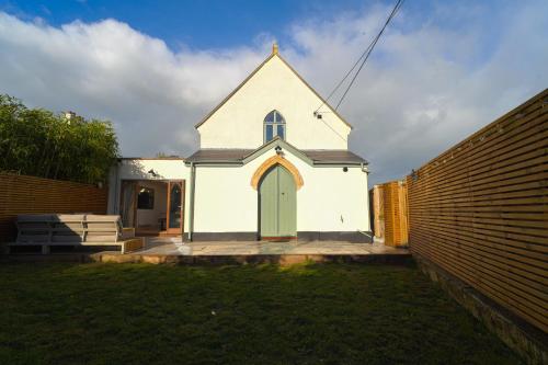 Dārzs, Cosy retreat in The Old Chapel in Feniton