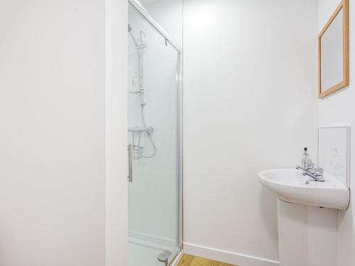 Zuhanyzó, New Cottage in Inverarnie