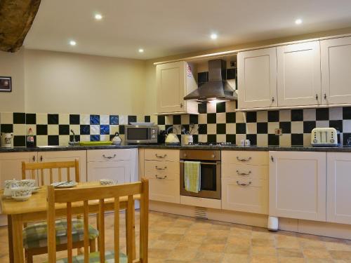 virtuve, Shippon Cottage - E4299A in Plealey