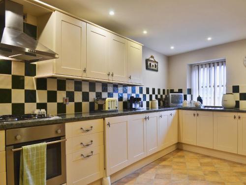 virtuve, Shippon Cottage - E4299A in Plealey