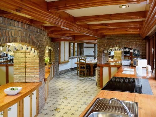 virtuve, The Farmhouse - Ukc1339 in Twitchen