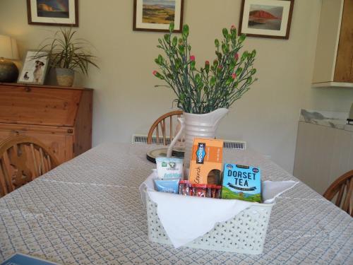 A szálláshely kívülről, Fossils End in Nottington