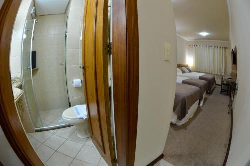 1 double bed, 2 twin beds