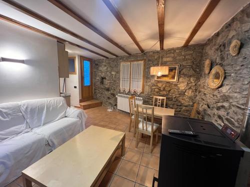 Acogedor Apartamento de Montaña (Acogedor Apartamento de Montana) in Sahun