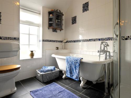 Baño, Crows Cottage in Fishguard