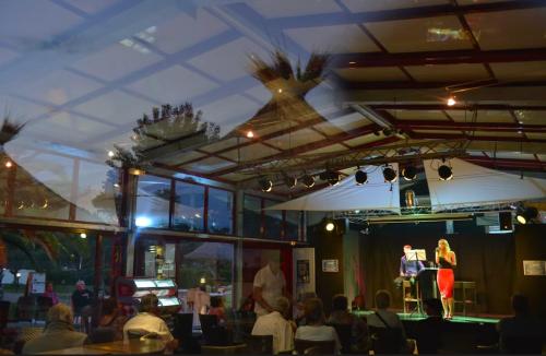 ผับ/เลาจน์, Bungalow 507 3ch wifi Camping Siblu Lac de Rêves (Bungalow 507 3ch wifi Camping Siblu Lac de Reves) in เปรอลส์