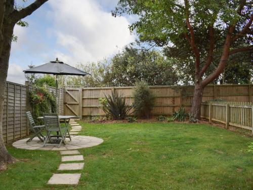 Garden, Apple Tree Cottage in Lake North