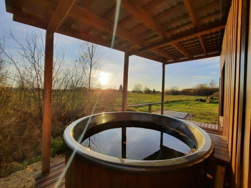 Karstais baseins, Sun hills hause in Daugmale
