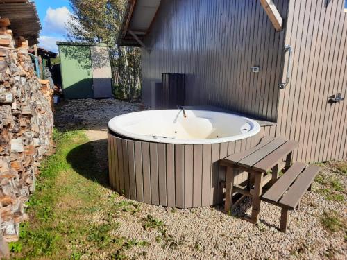Karstais baseins, Sun hills hause in Daugmale